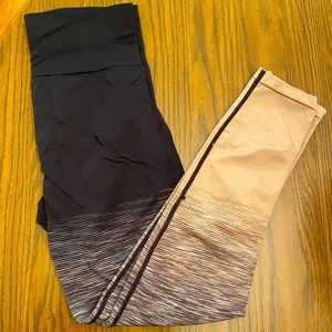 Victoria’s Secret Ombre Leggings (Size Medium)